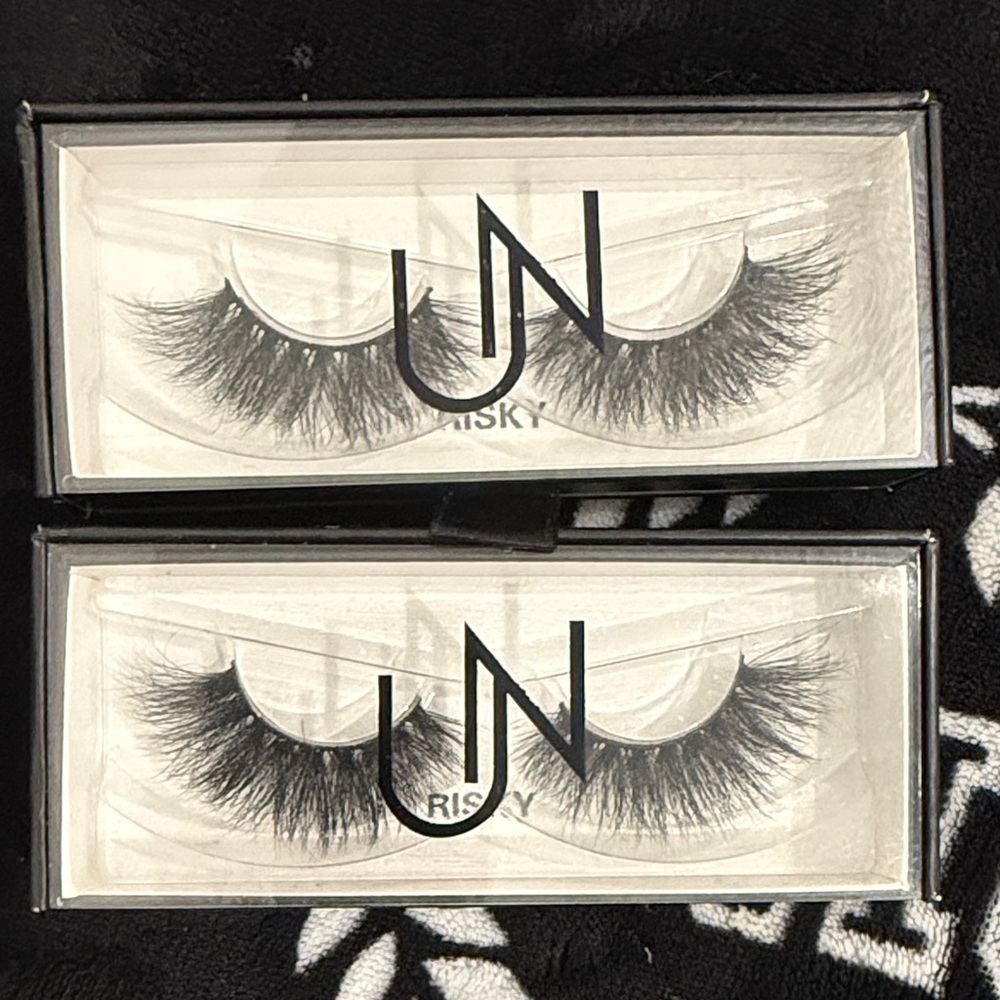 2 New Unscripted Risky False Eyelashes